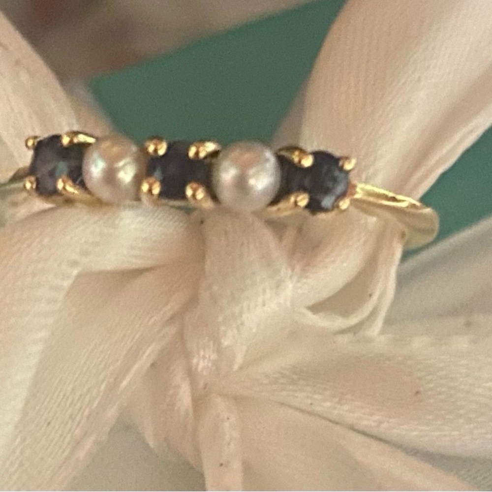 Tiffany & Co. 18K Yellow Gold Pearl & Blue Sapphire Ring 9 1/2 - Picture 3 of 16